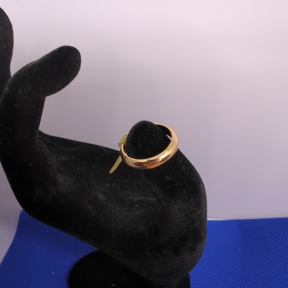 NWT  3.15mm Wide Gold Tone Band Fashion Finger Ring Size 4 Wedding - Picture 4 of 7